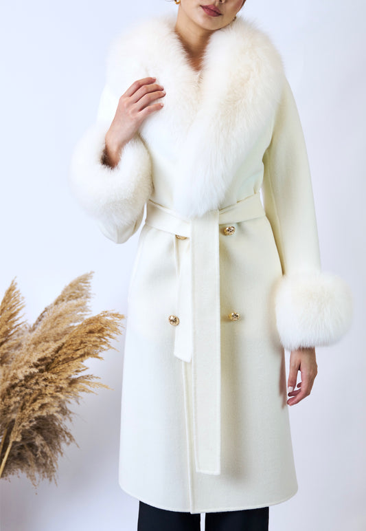 Trend Alert: "The DIANA Cashmere Coat and Fur in Trendy Winter Fashion"
